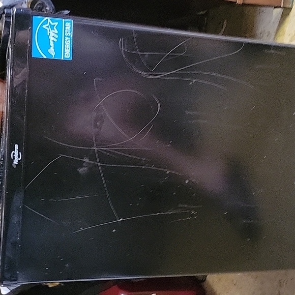 Air conditioner and fridge - Picture 2 of 2